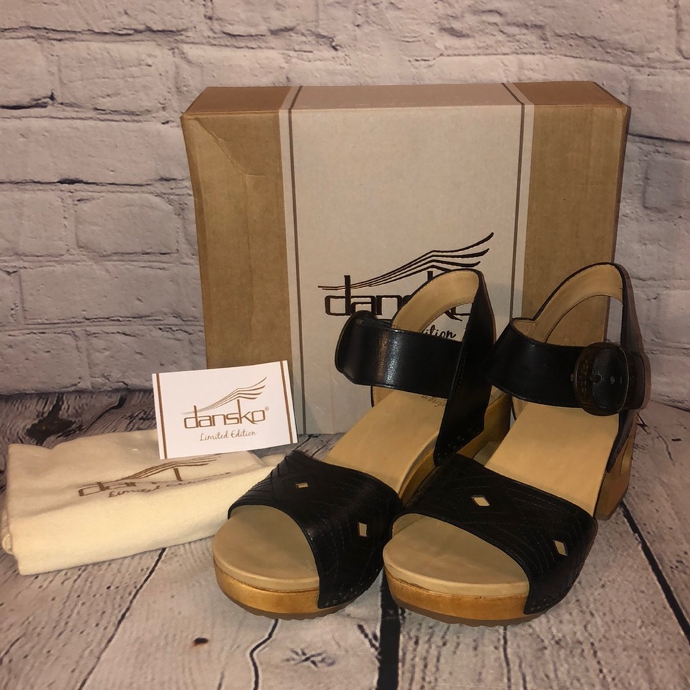 NEW! RARE Dansko Size 7 Odele Boho Leather Sandals Clogs